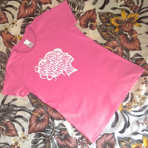 T-shirt Mulheres com Poderes Rosa