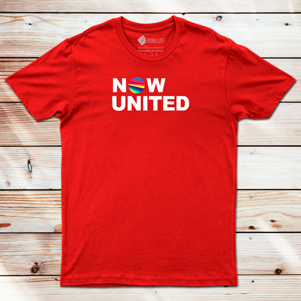 T-shirt Now United logo colorido vermelha